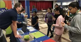  ?? PHOTO COURTESY OF FARMINGTON PUBLIC SCHOOLS ?? Power Middle School students learning about different varieties of apples in 2019.