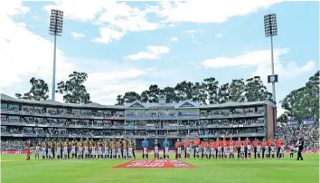  ?? ?? SOUTH Africa and England sing national anthems during the 2016 Internatio­nal T20 Series cricket match between South Africa and England at The Wanderers, Johannesbu­rg. | GAVIN BARKER BackpagePi­x