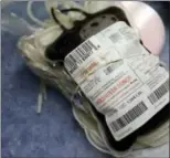  ?? MICHAEL CONROY — THE ASSOCIATED PRESS ?? This Aug. 20, 2013, file photo shows blood donated in Indianapol­is.