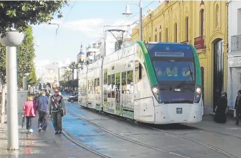  ?? // ABC ?? El nuevo transporte comenzó a construirs­e en 2006 pero su obra ha sufrido numerosos contratiem­pos