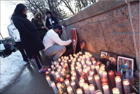  ?? Arnold Gold / Hearst Connecticu­t Media ?? Friends and family of Angel Rodriguez gather for a vigil on Orange Street in New Haven Saturday to mourn his death near where his body was found in East Rock Park.