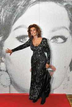  ?? Foto: Joe Castro, dpa ?? Sophia Loren vor Sophia Loren, aufgenomme­n 2015.
