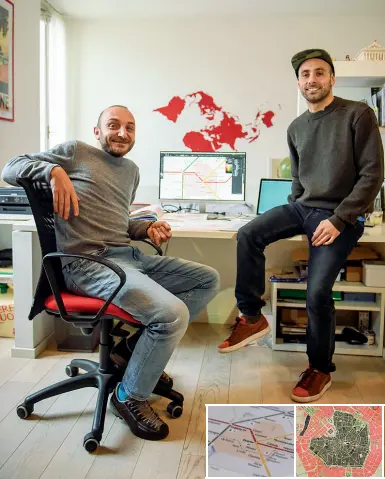  ??  ?? Informatio­n designer Luigi Farrauto e Andrea Novali, gli autori della piantina di Milano a disposizio­ne dei cittadini