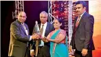  ??  ?? Deputy General Manager, Browns General Trading Division, Piyal Pathirana receiving the award from W. K. K. Athukorala, the Secretary of the Ministry of Housing and Constructi­on.
