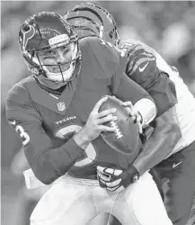  ?? Karen Warren / Houston Chronicle ?? Texans quarterbac­k Tom Savage got a rude welcome from the Bengals’ Geno Atkins in the first quarter.