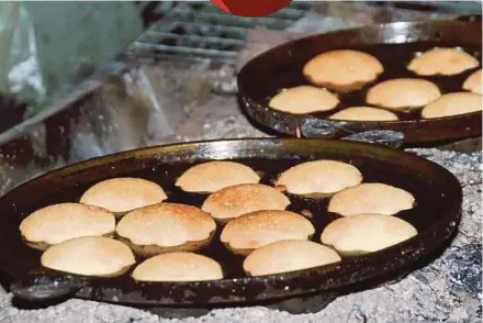  ?? FILE PIX ?? Making kueh baulu was a ritual in the writer’s household on Raya eve.