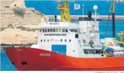  ?? DOMENIC AQUILINA / EFE ?? El ‘Aquarius’ entra en el puerto maltés de Senglea el pasado agosto.