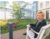  ??  ?? Neu angelegt nach alten Plänen: Klara Drenker-Nagels im Garten des Museums August-Macke-Haus.