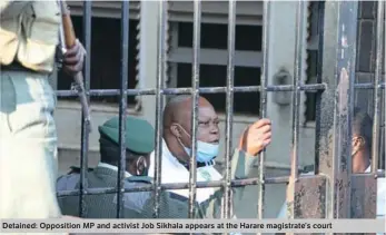  ?? Lawrence Chimunhu ?? Detained: Opposition MP and activist Job Sikhala appears at the Harare magistrate’s court