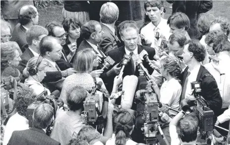  ?? Main picture: ANNE LIVINGSTON ?? Wayne Goss talks to media in Brisbane on October 30, 1990 and (below) former premiers Russell Cooper (left) and Sir Joh BjelkePete­rsen, who strongly opposed the decriminal­isation of homosexual­ity.