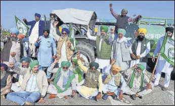  ?? ANI ?? Sidhupur Bhartiya Kisan Union (BKU) supporters block the Chandigarh-bathinda National Highway at Dhareri Jattan Toll Plaza, in Patiala on Tuesday.