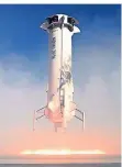  ?? FOTO: DPA ?? Eine „New Shepard“-Rakete von Jeff Bezos bei der Landung.