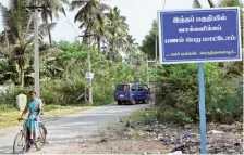  ?? M. GOVARTHAN ?? A board carrying a message against accepting money for votes placed in Perunthala­iyur panchayat in Erode as part of an NGO’s awareness campaign