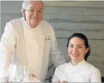  ?? EP ?? La chef Elena Arzak con su padre, el famoso Juan Mari.