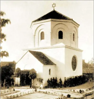  ?? BILD: MARTIN J. SCHMID ?? Die Trauerhall­e auf dem jüdischen Friedhof zu Oldenburg im Jahr 1927, errichtet nach Plänen von Heinrich Biebel an der Dedestraße in Osternburg.