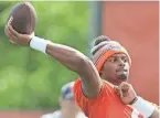  ?? PHIL MASTURZO/AKRON BEACON JOURNAL ?? Browns quarterbac­k Deshaun Watson throws a pass during practice on May 25.