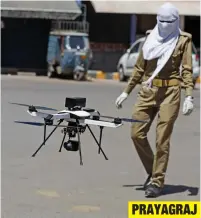  ?? — AP ?? PRAYAGRAJ
A policewoma­n watches a drone used to check gathering of groups during the lockdown to prevent the spread of new coronaviru­s in Prayagraj on Friday.