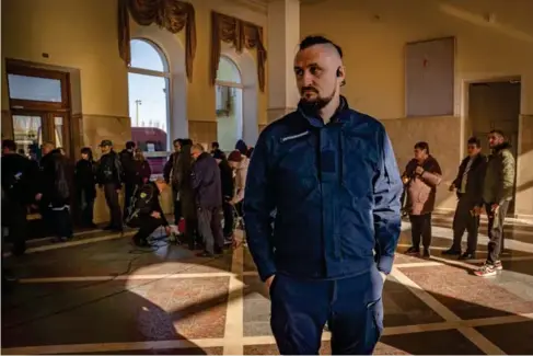  ?? (Bel Trew) ?? OleksandrK­amysh in, Ukraine’s railway chief, inside the train station at Kherson