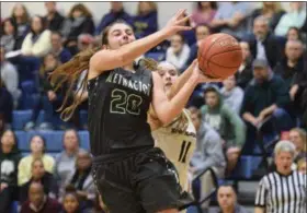  ?? AUSTIN HERTZOG - MEDIANEWS GROUP ?? Spring-Ford’s Emily Tiffan (11) comes from behind to tip the layup attempt of Methacton’s Sydney Tornetta during the PAC championsh­ip game Wednesday at Spring-Ford.