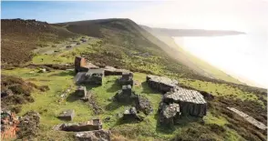  ??  ?? ▲ AIR WAVES
The crumbling brickwork at the north end of Rhossili Down is all that survives of a wartime RAF radar station and observatio­n post.