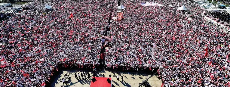  ??  ?? Supporters of Turkish opposition gathers during a rally in the Maltepe district of Istanbul on Sunday. (AFP)