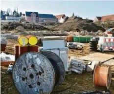  ?? Foto: Wolfgang Widemann ?? In Großsorhei­m werden neue Bauplätze geschaffen. Die Erschließu­ngsarbeite­n laufen auf Hochtouren und verschling­en viel Geld.