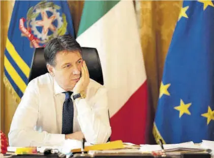  ??  ?? Giuseppe Conte, primer ministro italiano, ha presentado su dimisión e intentará forjar una nueva coalición.