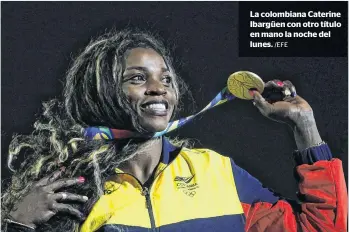  ?? /EFE ?? La colombiana Caterine Ibargüen con otro título en mano la noche del lunes.