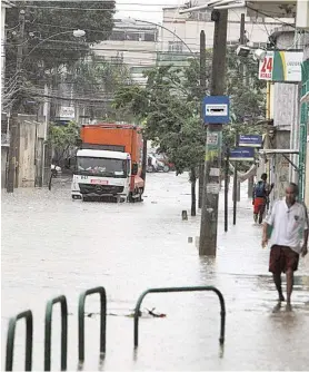  ?? Severino Silva ?? Ruas alagadas: uma constante que voltou a se repetir ontem