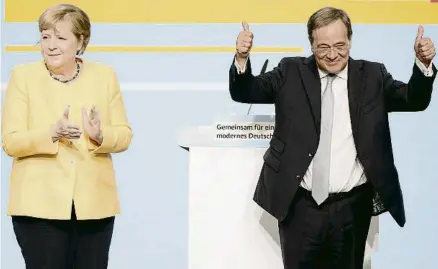  ?? MARKUS SCHREIBER / AP ?? Angela Merkel i Armin Laschet en un acte electoral de la CDU/CSU a Berlín el 21 d’agost