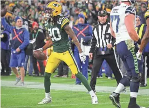  ?? MIKE DE SISTI / MILWAUKEE JOURNAL SENTINEL ?? Green Bay Packers cornerback Kevin King celebrates an intercepti­on in the end zone against the Seattle Seahawks.