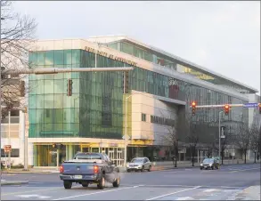  ?? Matthew Brown / Hearst Connecticu­t Media ?? An exterior of UConn Stamford