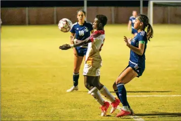  ?? COURTESY OF AWC ?? ARIZONA WESTERN’S CHRISTIANA BOATENG chests the ball during Saturday night’s NJCAA Region I Final against Paradise Valley at AWC. The previously-undefeated Matadors lost, 4-0.