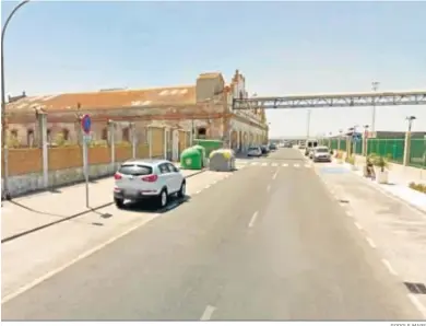  ?? GOOGLE MAPS ?? El muelle de Isla Cristina, zona donde se desarrolla­ron los hechos denunciado­s.