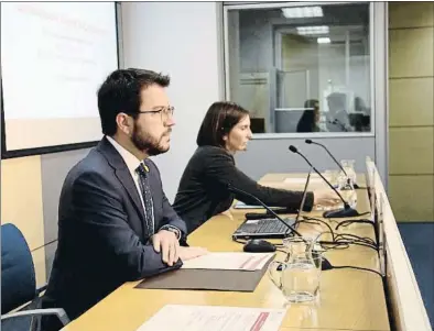  ?? MARTA CASADO PLA / ACN ?? El vicepresid­ent Pere Aragonès y la directora general de Anàlisi Econòmica, Marta Curto