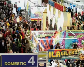  ??  ?? Deals aplenty: Visitors crowding booths promoting domestic tourism at the MATTA Fair.