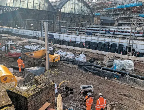  ?? TIM DUNN. ?? Taken on January 23, these views from York Way on the eastern side of King’s Cross show work continuing to realign Platform 0 and to connect it to a new approach from Gasworks Tunnel.