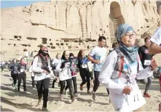  ?? AFP ?? Afghan and internatio­nal runners taking part in a marathon on a course that took participan­ts past the destroyed Buddha statues in Bamiyan province. —