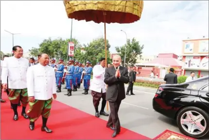  ?? HENG CHIVOAN ?? King Norodom Sihamoni walks along the red carpet ahead of prime minister-designate Hun Sen as they make their way to the opening of the National Assembly on Wednesday morning.