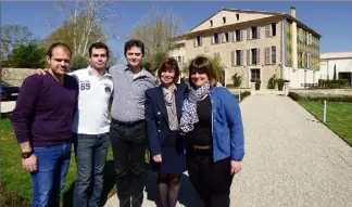  ?? (Photo A.M.) ?? De gauche à droite. Herbert, Lucas et son père Norbert, Geneviève et sa fille Claire. Quasiment tous les membres de la famille Garrassin ont consacré leurs talents et savoir-faire à la rénovation de la bastide pour accueillir prochainem­ent les premiers...