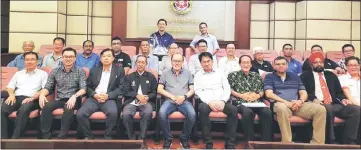  ??  ?? Hii (seated seventh left) with the new committee members pose for an album after the AGM.