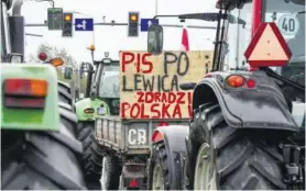  ?? FOT. ROMAN BOSIACKI / AGENCJA GAZETA ?? • Ludowcy są nadal urażeni, że posłowie KO nie poparli ich poprawek w sprawie „piątki dla zwierząt”. Na zdjęciu: Bydgoszcz, 21 październi­ka, protest rolników przeciwko ”piątce”