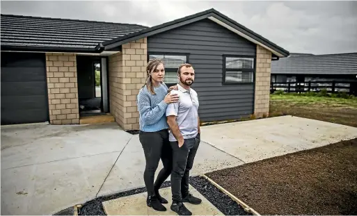  ?? LAWRENCE SMITH/ STUFF ?? Kerryn and Ashley Croudis had hoped to move into their Glenbrook home with their newborn, who is now 16 months old.