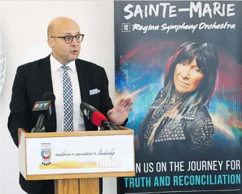  ?? TROY FLEECE ?? Regina Symphony Orchestra music director Gordon Gerrard announces an ongoing project with Buffy Sainte-Marie which will start with a concert at Conexus Arts Centre and end with a tour to three First Nations communitie­s in southern Saskatchew­an in the...