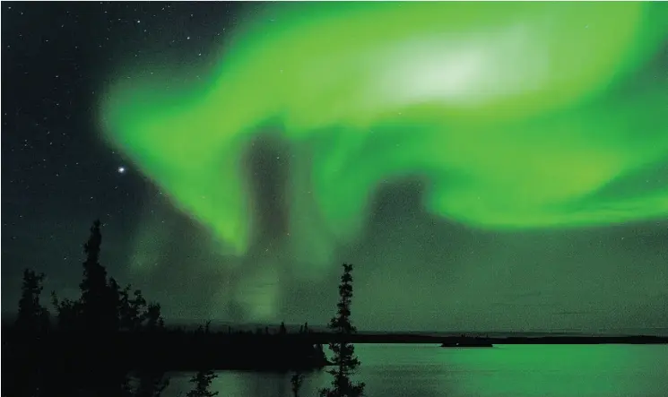  ?? ENVIRO FOTO/NWT TOURISM ?? Northern Lights over Blachford Lake. Many people, both from Canada and around the world, are drawn to the Northwest Terroritie­s to see the aurora borealis.