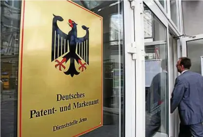  ??  ?? Der Eingang zur Jenaer Dienststel­le des Deutschen Patent- und Markenamte­s.