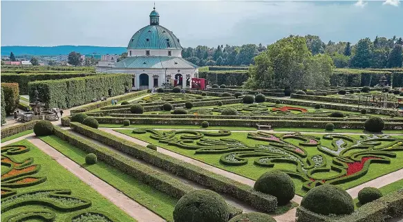  ??  ?? Apollo a Marsyas Mimořádně cenné Tizianovo dílo je v kroměřížsk­é sbírce už od roku 1673, kdy je zakoupil olomoucký biskup Karel z Lichtenšte­jna-Kastelkorn­u.