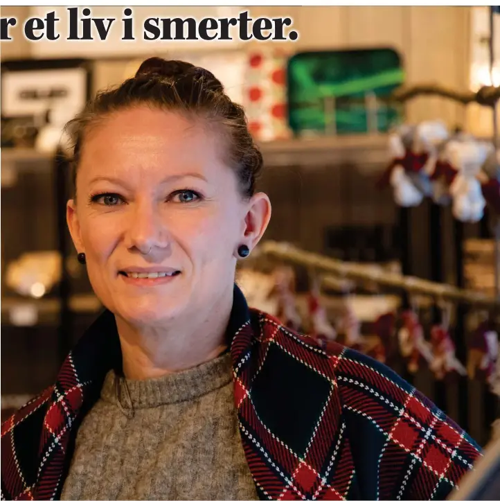  ?? ?? PLAGET: Linda Fjellheim sliter med kroniske smerter etter en trafikkuly­kke. Hun elsker jobben, men er nå klar for å gi stafettpin­nen videre.