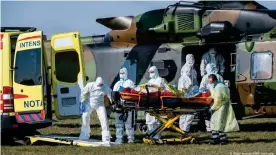  ??  ?? Solidarida­d europea: en abril de 2020, Alemania recibió a pacientes franceses de COVID-19 porque los hospitales en Francia ya estaban sobrepasad­os.