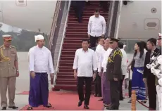  ??  ?? Philippine President Duterte arrives at Naypyidaw Internatio­nal Airport. — AFP